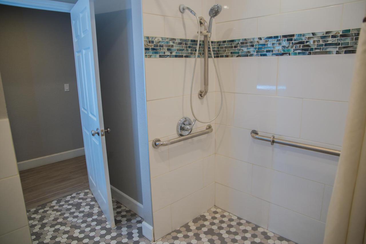 Days By Wyndham Redwood 3*