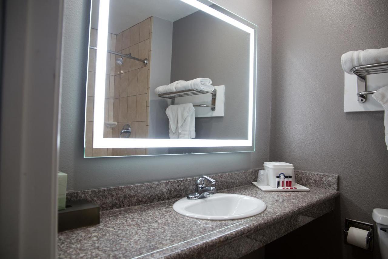 Days By Wyndham Redwood 3*