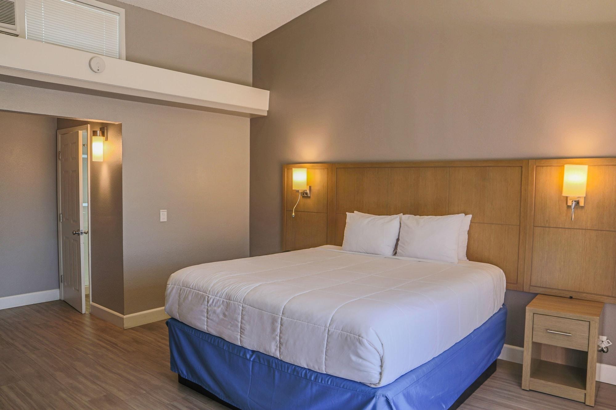 Hotel Days By Wyndham Redwood
