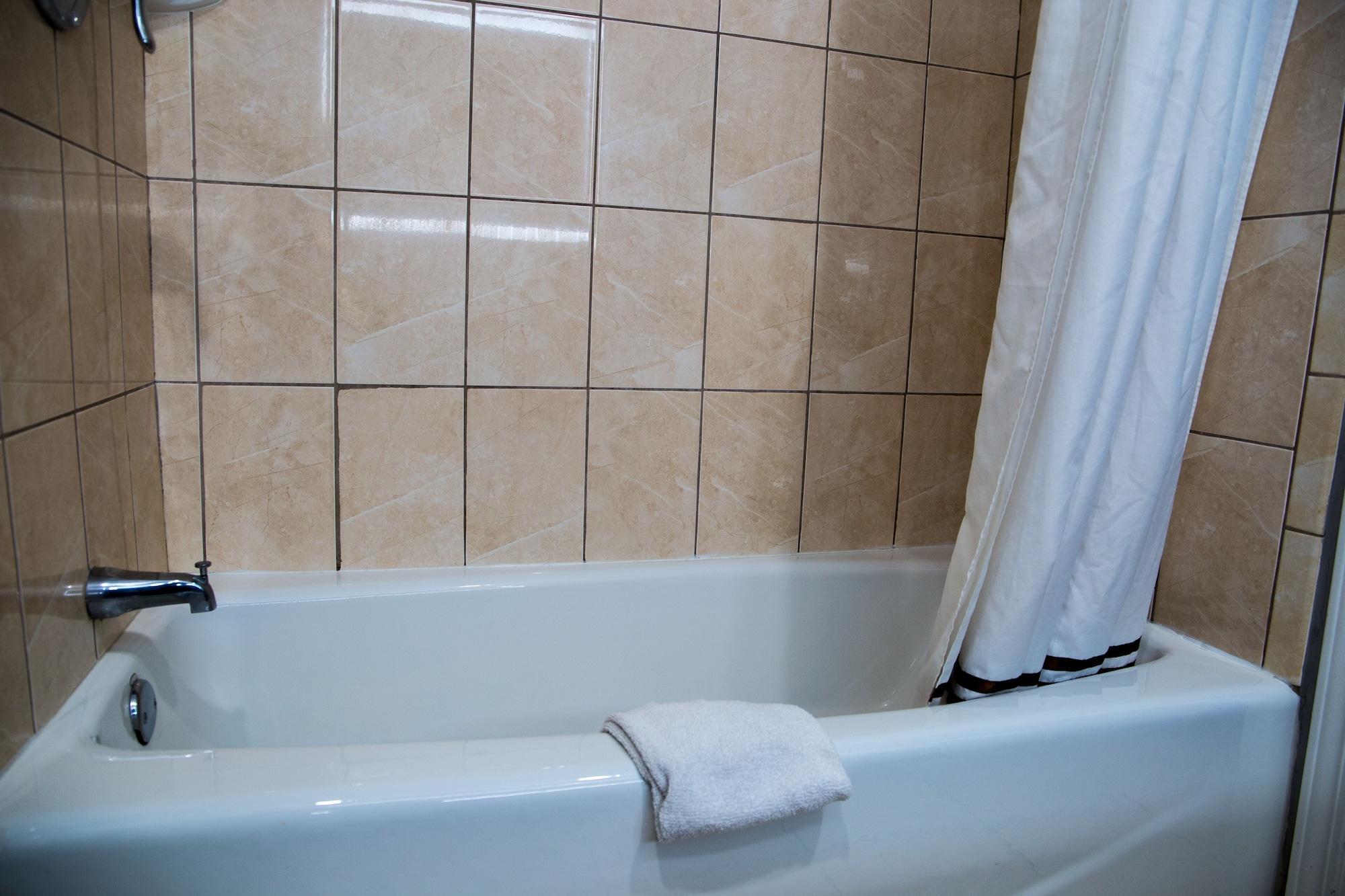 Days By Wyndham Redwood Hotel 3*