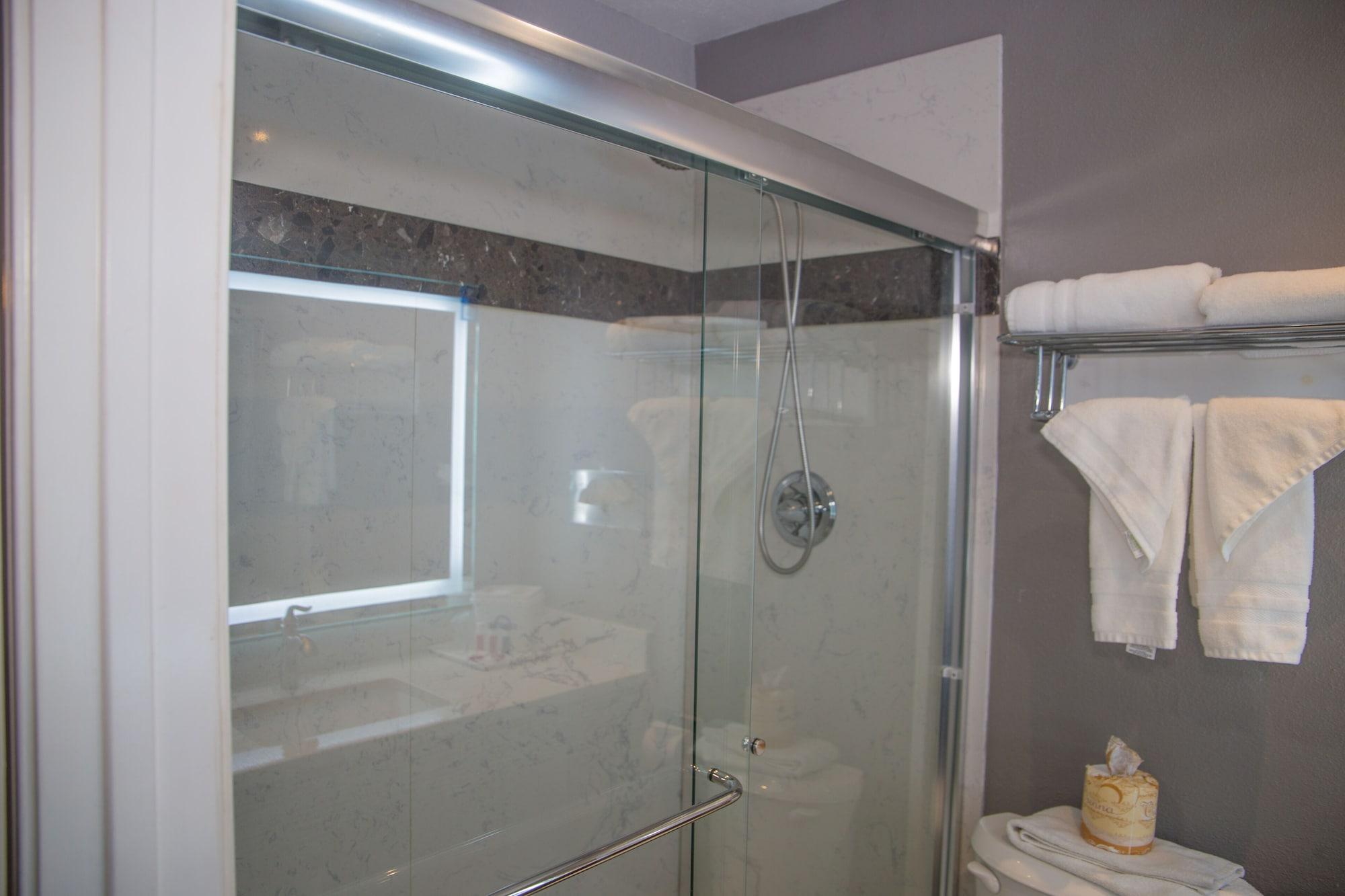 Days By Wyndham Redwood Hotel 3*
