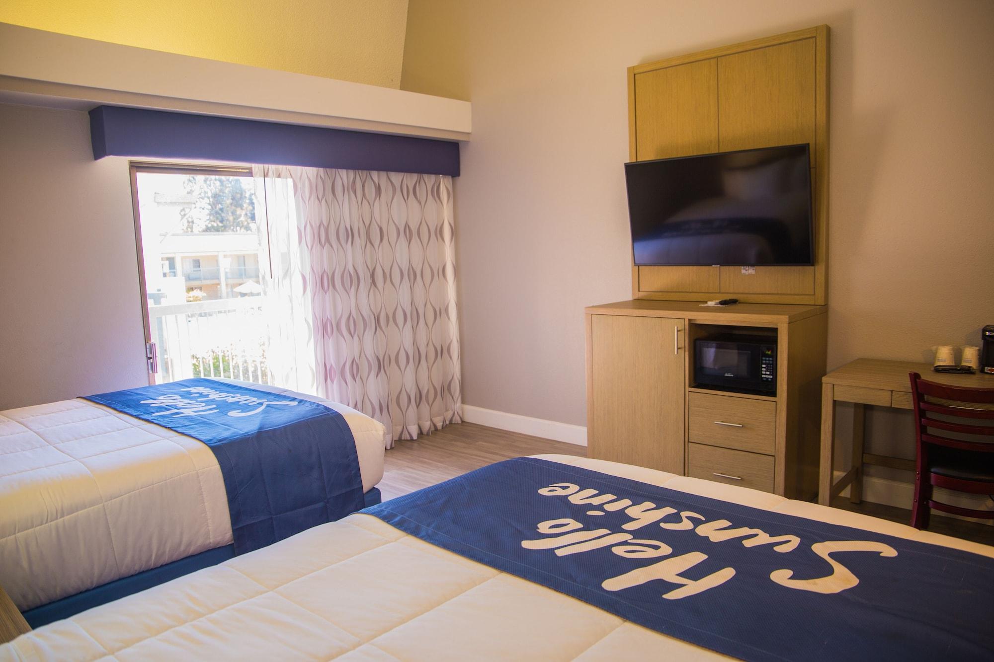 Days By Wyndham Redwood Hotel 3*