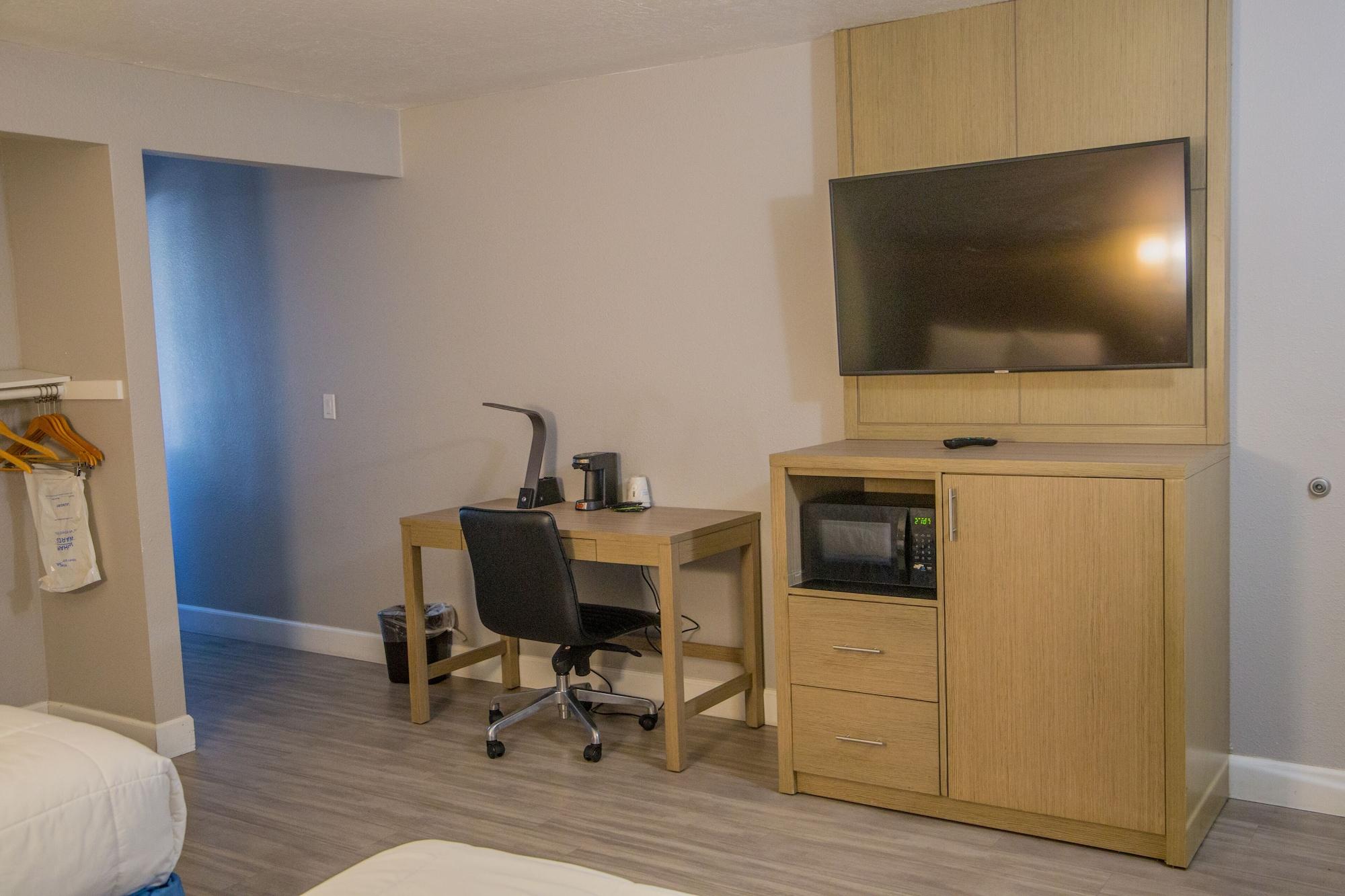 Days By Wyndham Redwood 3*