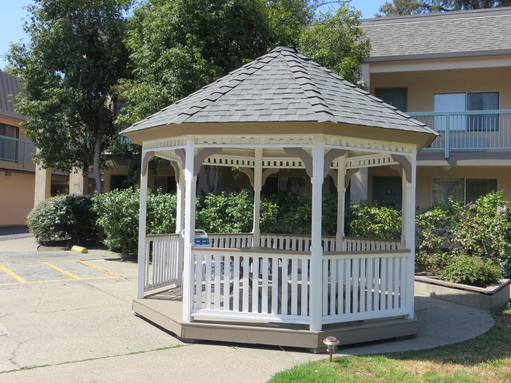 Days By Wyndham Redwood 3*