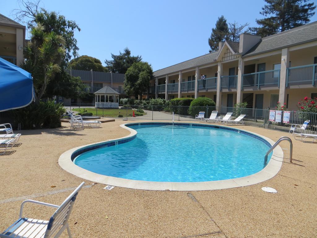 Days By Wyndham Redwood